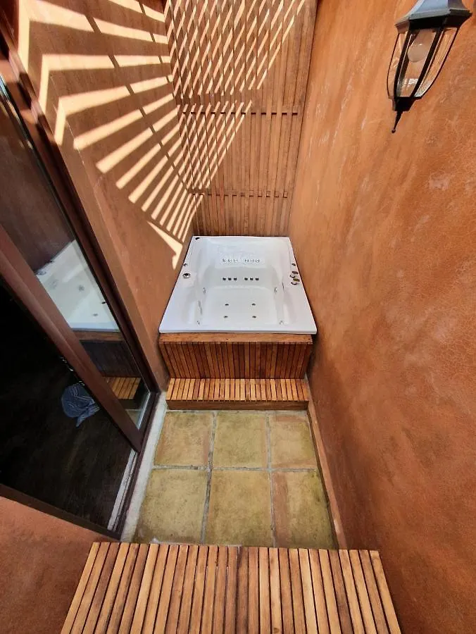 Piacere Loft Val'Quirico. Bed, Jacuzzi & Coffe Apartamento Santeagueda